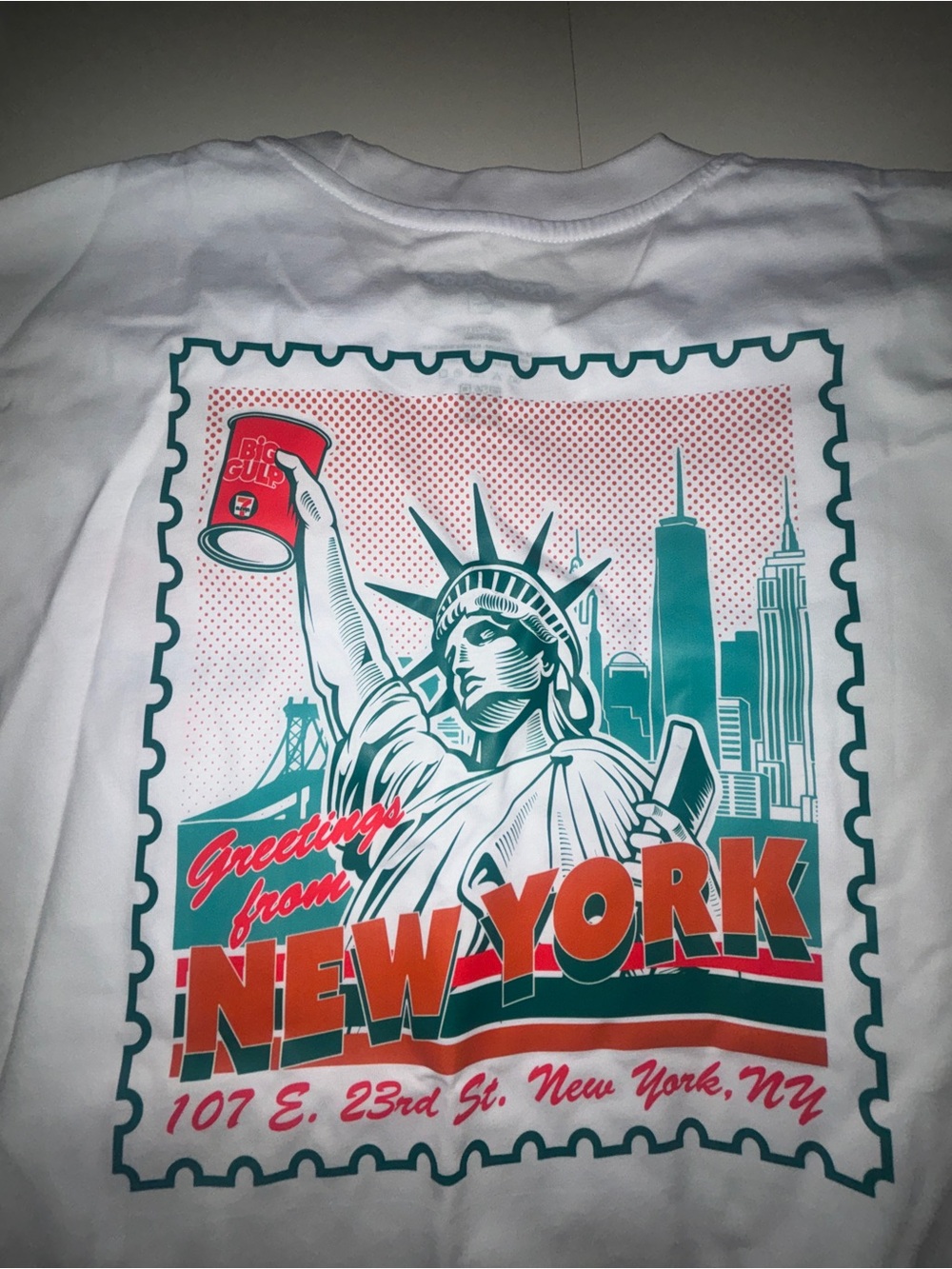New 7-11 New York City White Promo T Shirt Size Large with Chip Clip & Pin